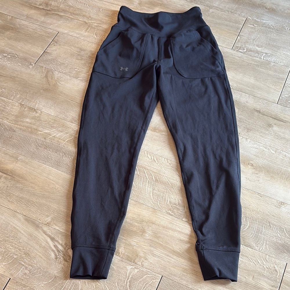 Under Armour Fitted Track Pants Size XS *very small flaw*